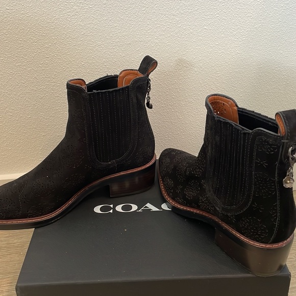 COACH Bowery Chelsea Boot with Cut Out Tea Rose in Black Suede Leather S… - Picture 6 of 15